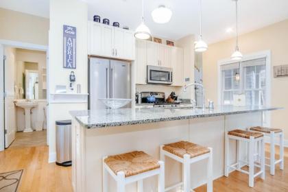 The Lighthouse in Lakeshore Cottages - image 9