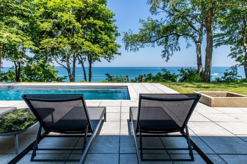 White Pearl Beach House - main image