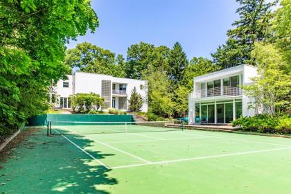 White Pearl Beach House - image 2