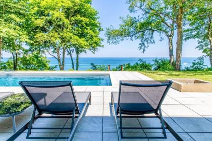 White Pearl Beach House - image 3