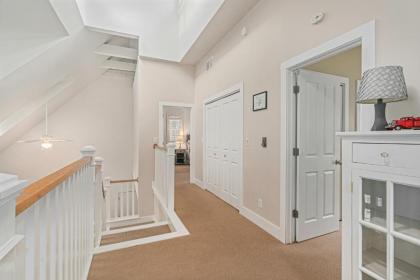 Lakeshore Cottage - image 13