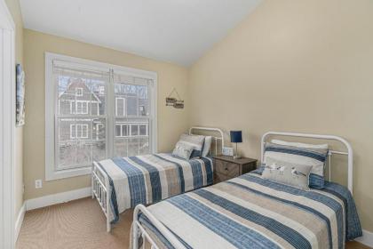Lakeshore Cottage - image 14