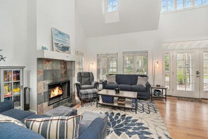 Lakeshore Cottage - image 2