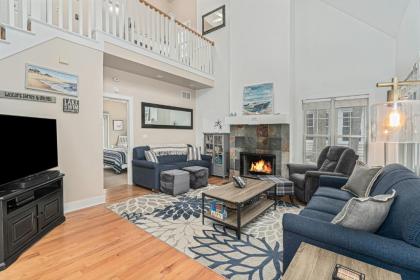 Lakeshore Cottage - image 3