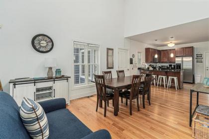 Lakeshore Cottage - image 5