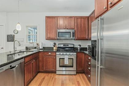 Lakeshore Cottage - image 6