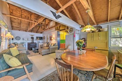 Quiet and Lovely Lakefront Cottage for Families - image 6