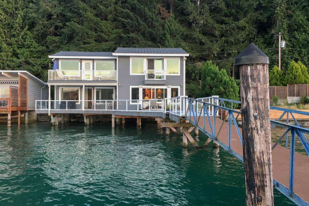 Waterfront 3BR Home on Gold Coast of Hood Canal! - main image