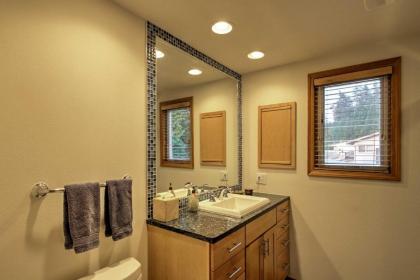 Waterfront 3BR Home on Gold Coast of Hood Canal! - image 12