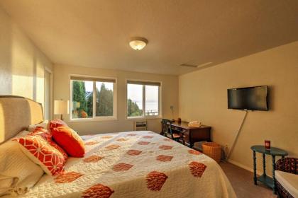 Waterfront 3BR Home on Gold Coast of Hood Canal! - image 15