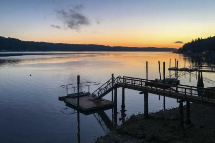 Waterfront 3BR Home on Gold Coast of Hood Canal! - image 5