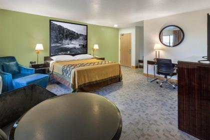 Super 8 by Wyndham Uniontown PA -Newly Renovated! - image 12