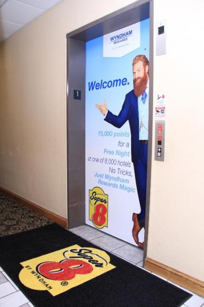 Super 8 by Wyndham Uniontown PA -Newly Renovated! - image 8