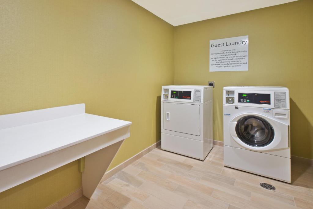 Holiday Inn Express & Suites Uniontown an IHG Hotel - image 3