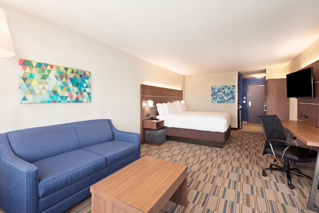 Holiday Inn Express & Suites Uniontown an IHG Hotel - image 4