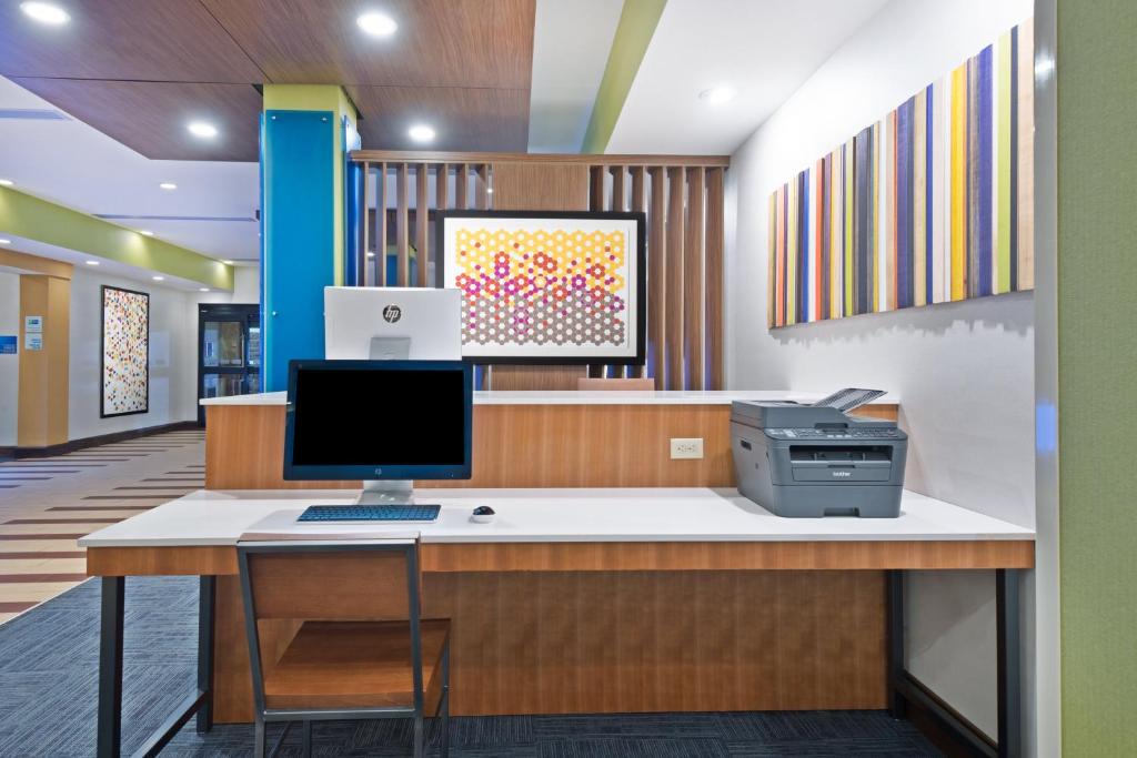 Holiday Inn Express & Suites Uniontown an IHG Hotel - image 5