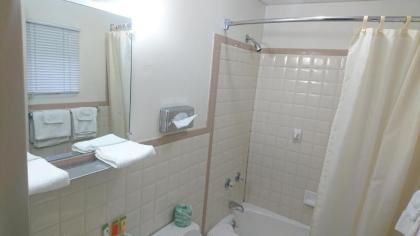Heritage Inn - image 11