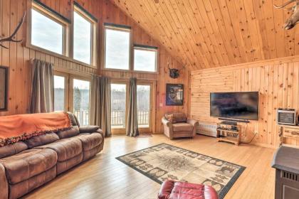 Family-Friendly Troy Getaway with Furnished Deck