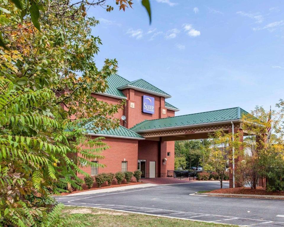 Sleep Inn & Suites near Joint Base Andrews-Washington Area - main image