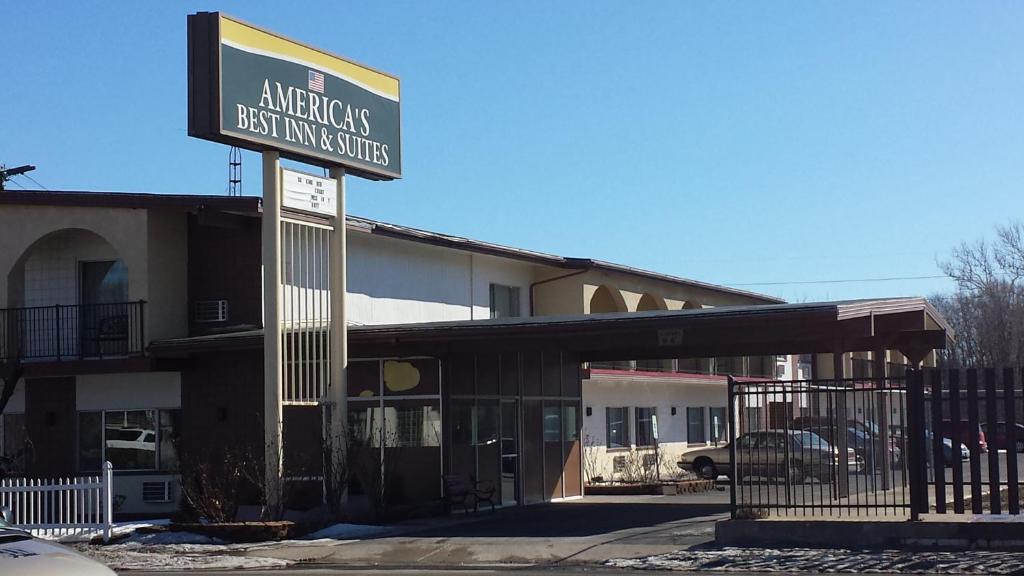 Americas Best Inn & Suites Urbana - main image