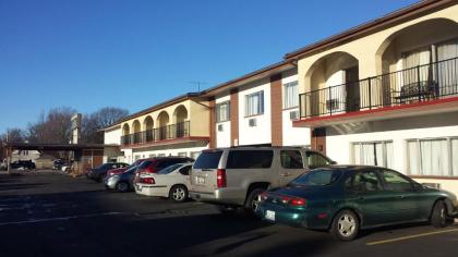 Americas Best Inn & Suites Urbana - image 12