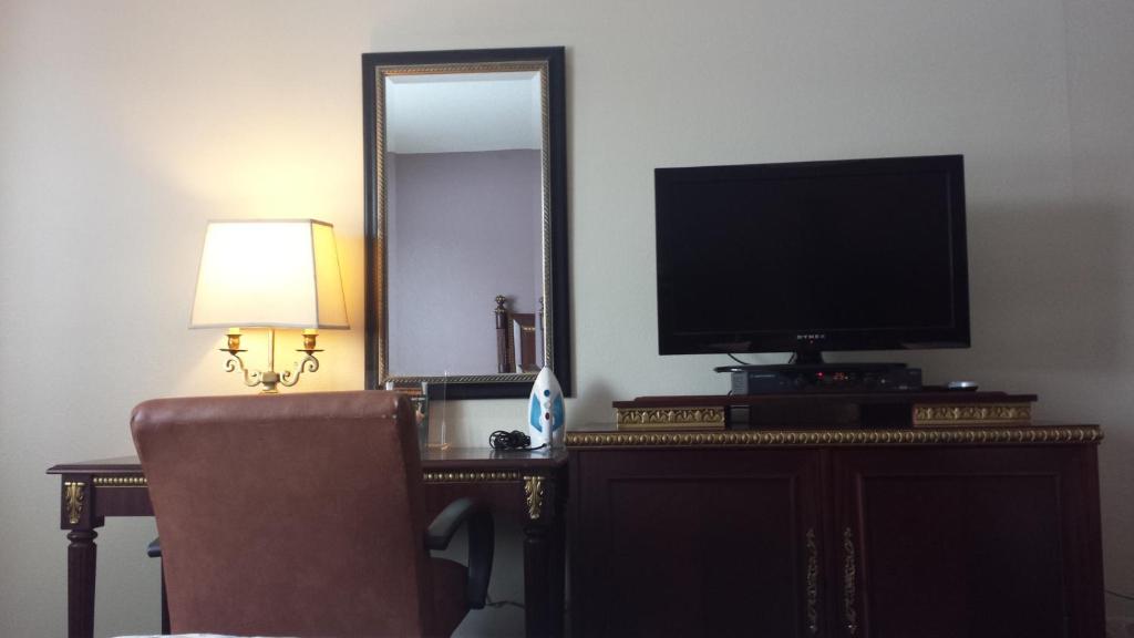 Americas Best Inn & Suites Urbana - image 2