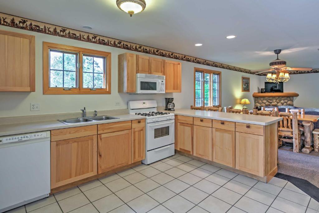 Cozy Townhome Half Mi to Starved Rock State Park! - image 2