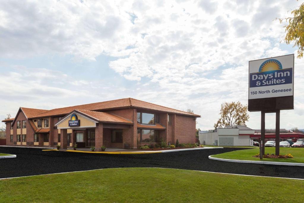 Days Inn by Wyndham Utica - main image