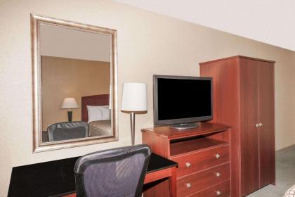 Days Inn by Wyndham Utica - image 11