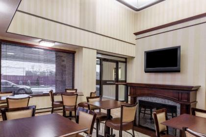 Days Inn by Wyndham Utica - image 12