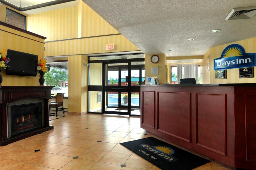 Days Inn by Wyndham Utica - image 2