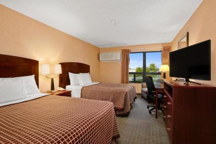 Days Inn by Wyndham Utica - image 4