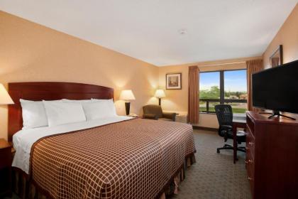 Days Inn by Wyndham Utica - image 5