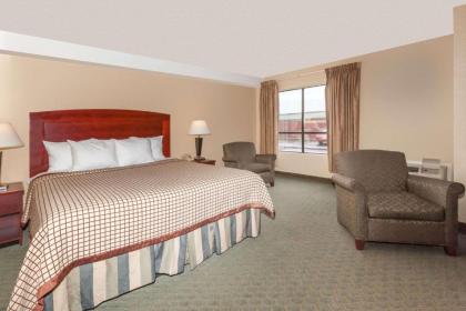 Days Inn by Wyndham Utica - image 6