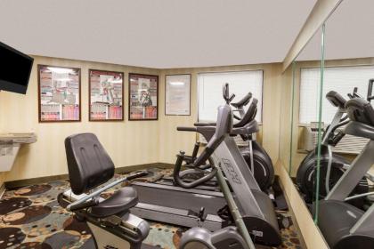 Days Inn by Wyndham Utica - image 7
