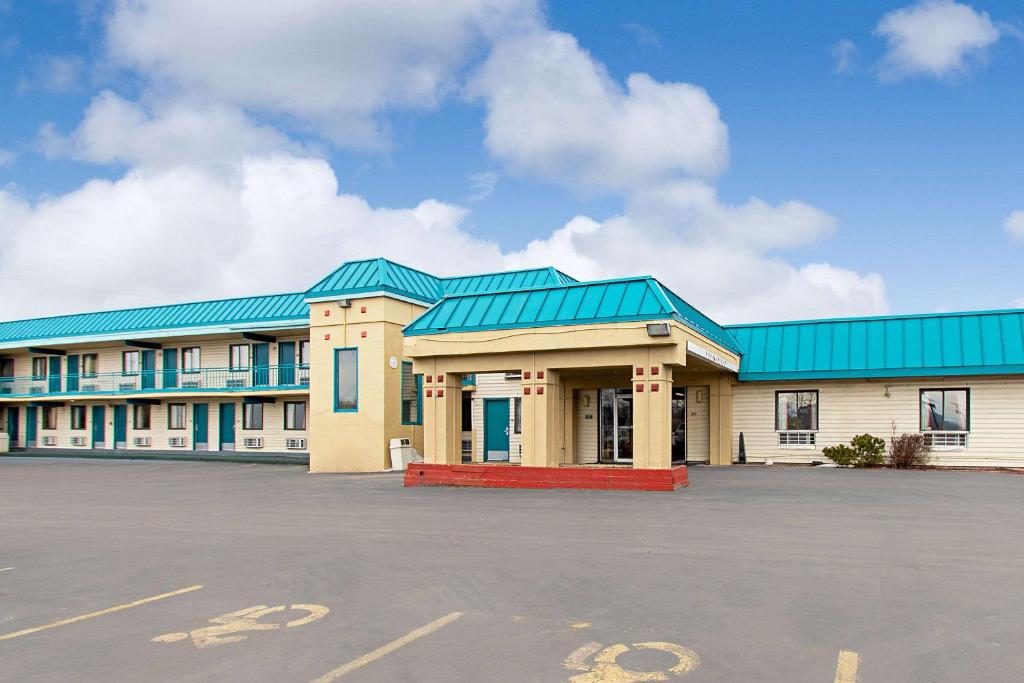 Econo Lodge - main image