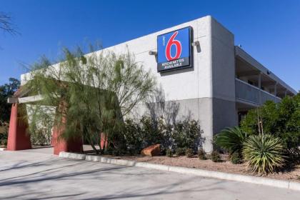 motel 6 Uvalde tX Uvalde
