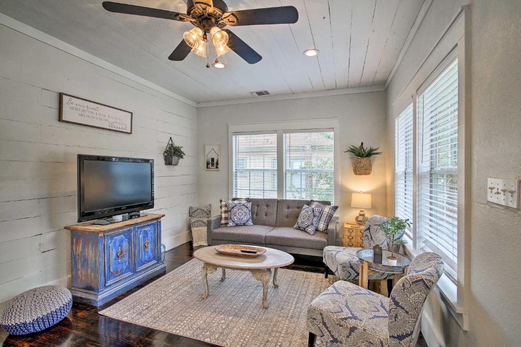 Renovated Family Cottage 1Mi to Main St Shops - main image
