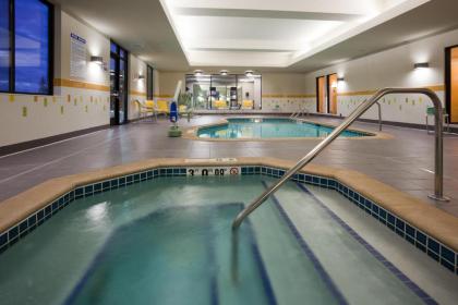 Fairfield Inn & Suites by Marriott St. Paul Northeast - image 9