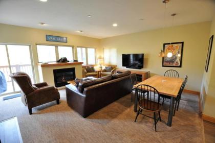 Beautiful East Vail 3 Bedroom Condo w/Hot Tub On shuttle Route. Vail