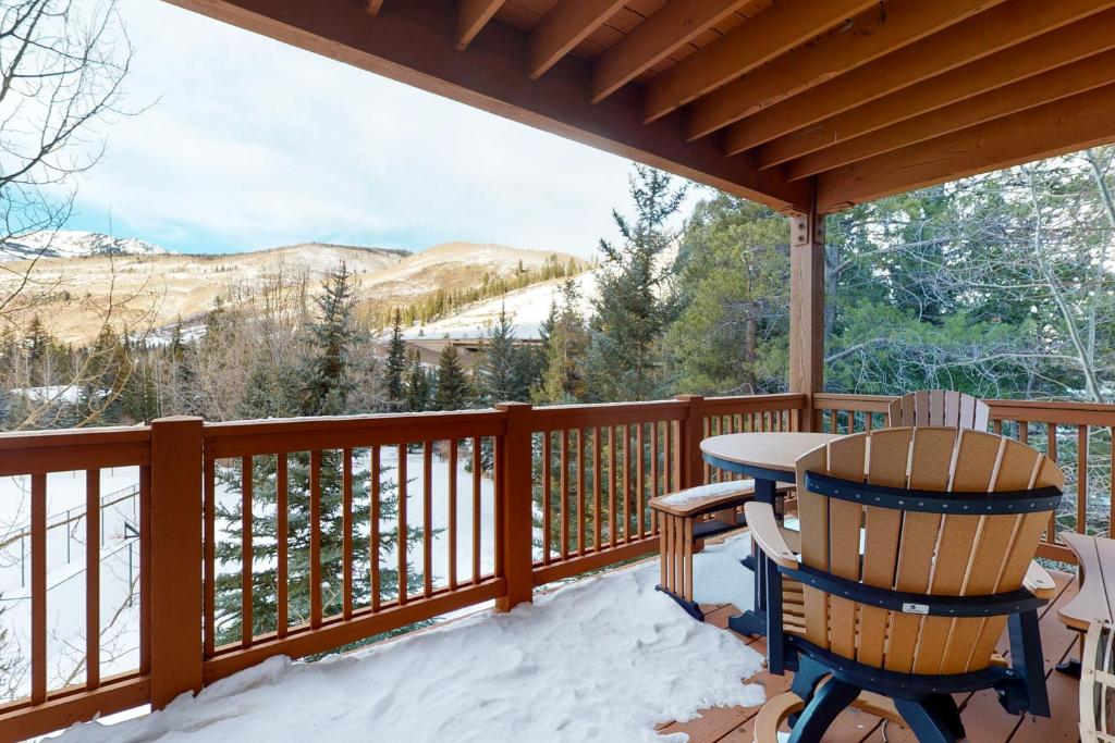 Beautiful East Vail 3 Bedroom Condo w/Hot Tub On shuttle Route. - image 3