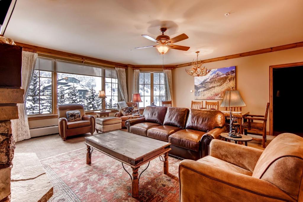 Elkhorn Lodge - main image