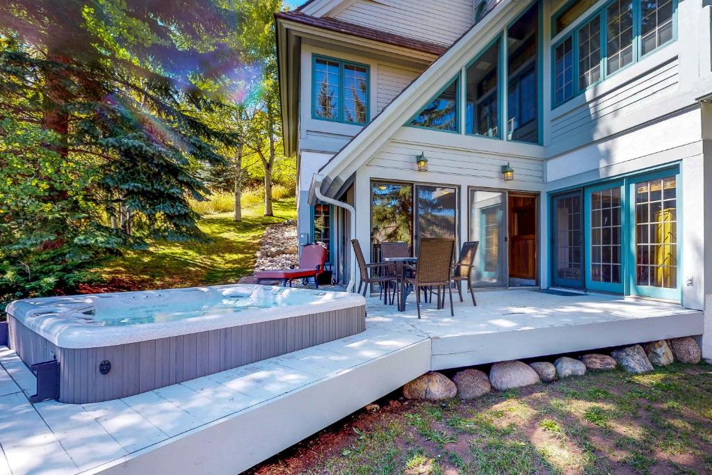 Wayne Creek Residence - main image
