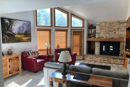 Spacious Creekside 3 Bedroom East Vail Townhome #D5