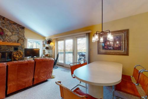 Spacious and Beautiful 3 Bedroom East Vail Condo #1805. - image 2
