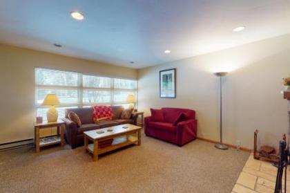 Convenient 2 Bedroom Condo #11A in East Vail. Market and Hot Tub on Site - image 3