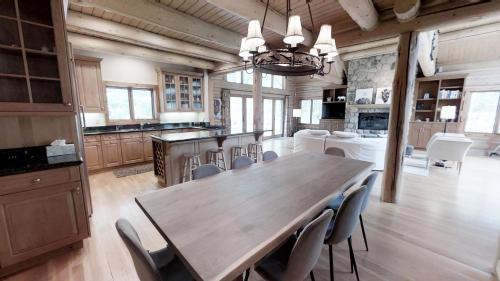 Spacious Mountain Retreat in East Vail - main image