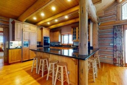 Spacious Mountain Retreat in East Vail - image 3