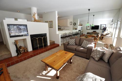 Cozy 1 Bedroom East Vail Condo #2C. Shuttle Hot Tub and Market on Site. - main image