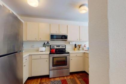 Cozy 1 Bedroom East Vail Condo #2C. Shuttle Hot Tub and Market on Site. - image 5